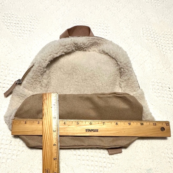 5/$15💥 DSW Cream Faux Fur Kids Backpack Travel & Everyday Bag - Picture 10 of 13